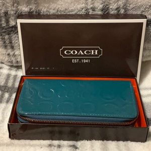 ***New Coach Double Sidded Zip Clutch Wallet***